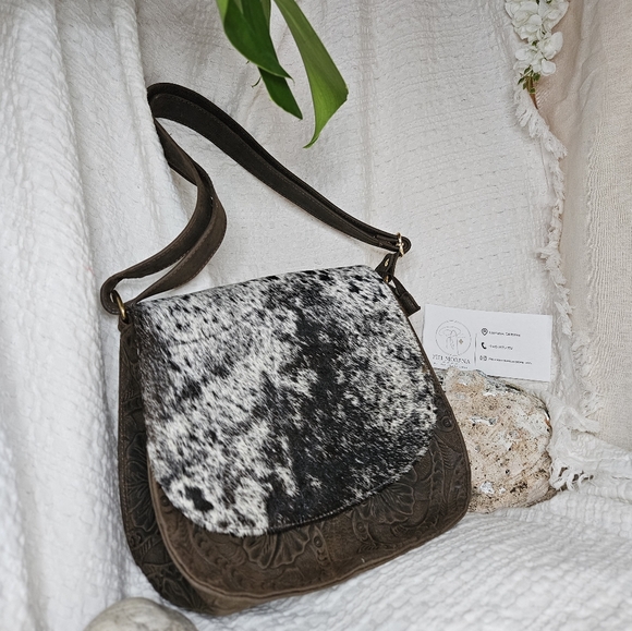 Crossed fur bag and handcrafted design Dirty brown color - Picture 1 of 3